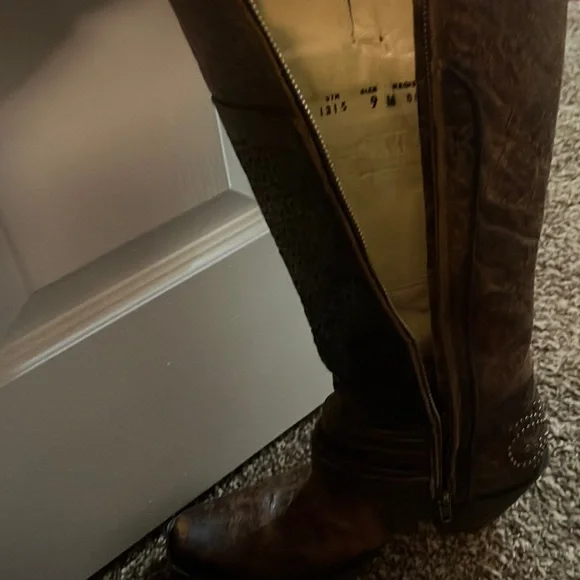 Corral Boots with Silver stud & Lattice details, full zip - Picture 9 of 11